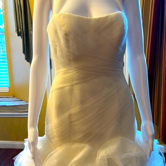 Vera Wang wedding gown from David Bridal. Brand new with tag - Picture 3 of 14